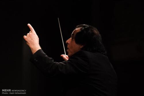 چوب رهبری ارکستر جشن جمهوریت ترکیه به یک ایرانی داده شد