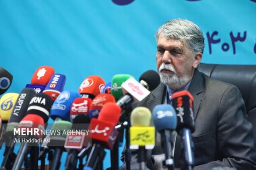 فروش بالای کمدی ها مایه افتخار نیست شیفتگی به موسیقی کره ای به سبب تنگ شدن مجال موسیقی ایرانی است