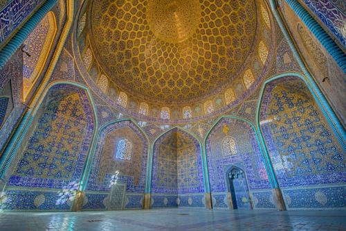 هنر اسلامی بر خلاف هنر مدرن معنابنیاد است فلسفه نقوش هندسی تکرار شونده