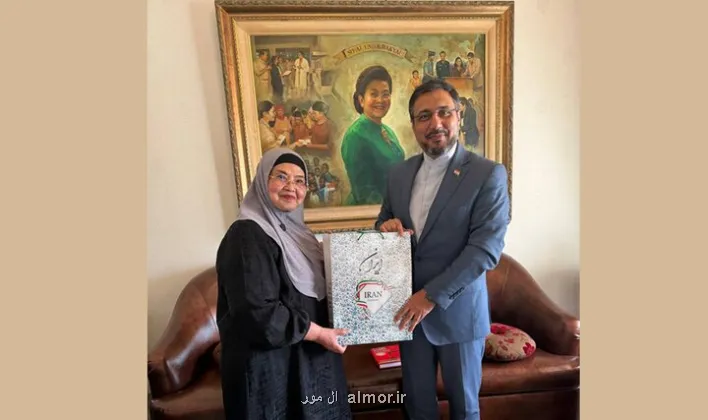 تقدیر رایزن فرهنگی ایران در اندونزی از وزیر اسبق بهداشت این کشور