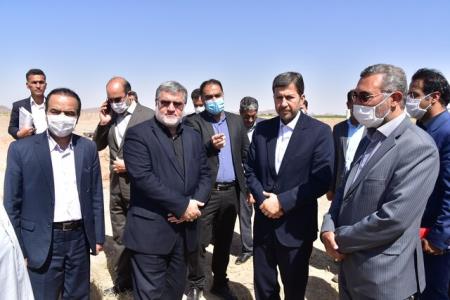 معاون وزیر كشور از طرح راه اندازی استخر ذخیره آب های سطحی فردوس بازدید كرد