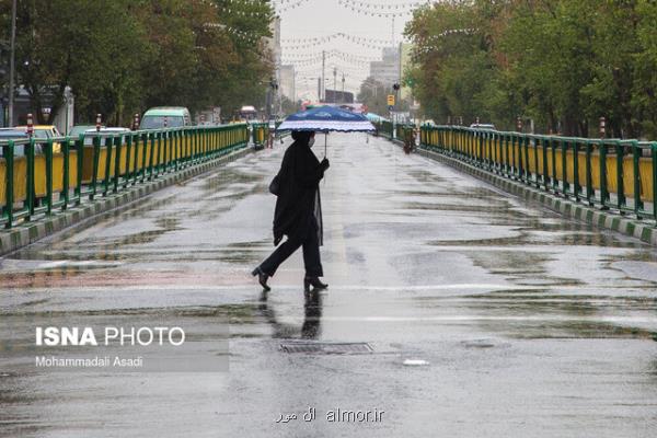بارش باران و برف در جاده های ۱۱ استان